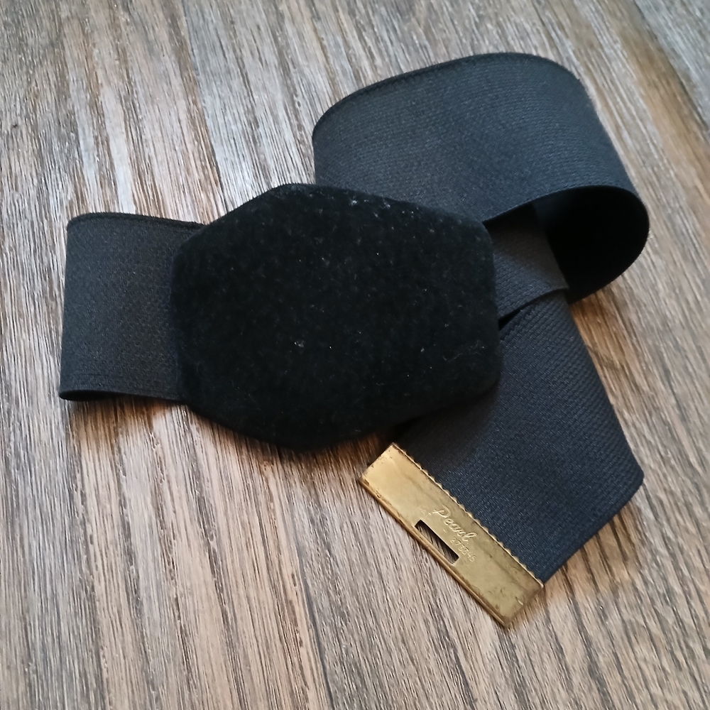 Vintage Pearl Elastic Black Velvet Belt.